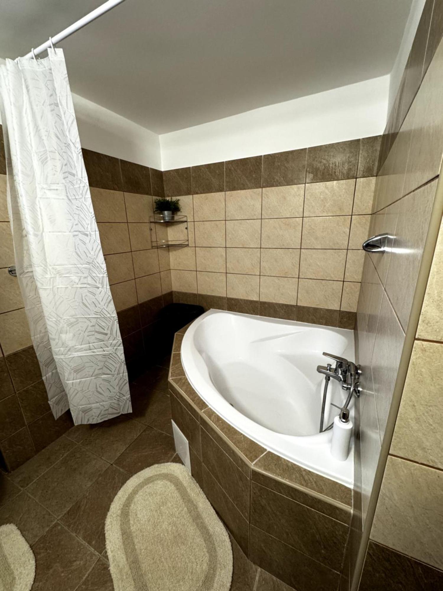 City Apartman นีเรกฮาซา ภายนอก รูปภาพ